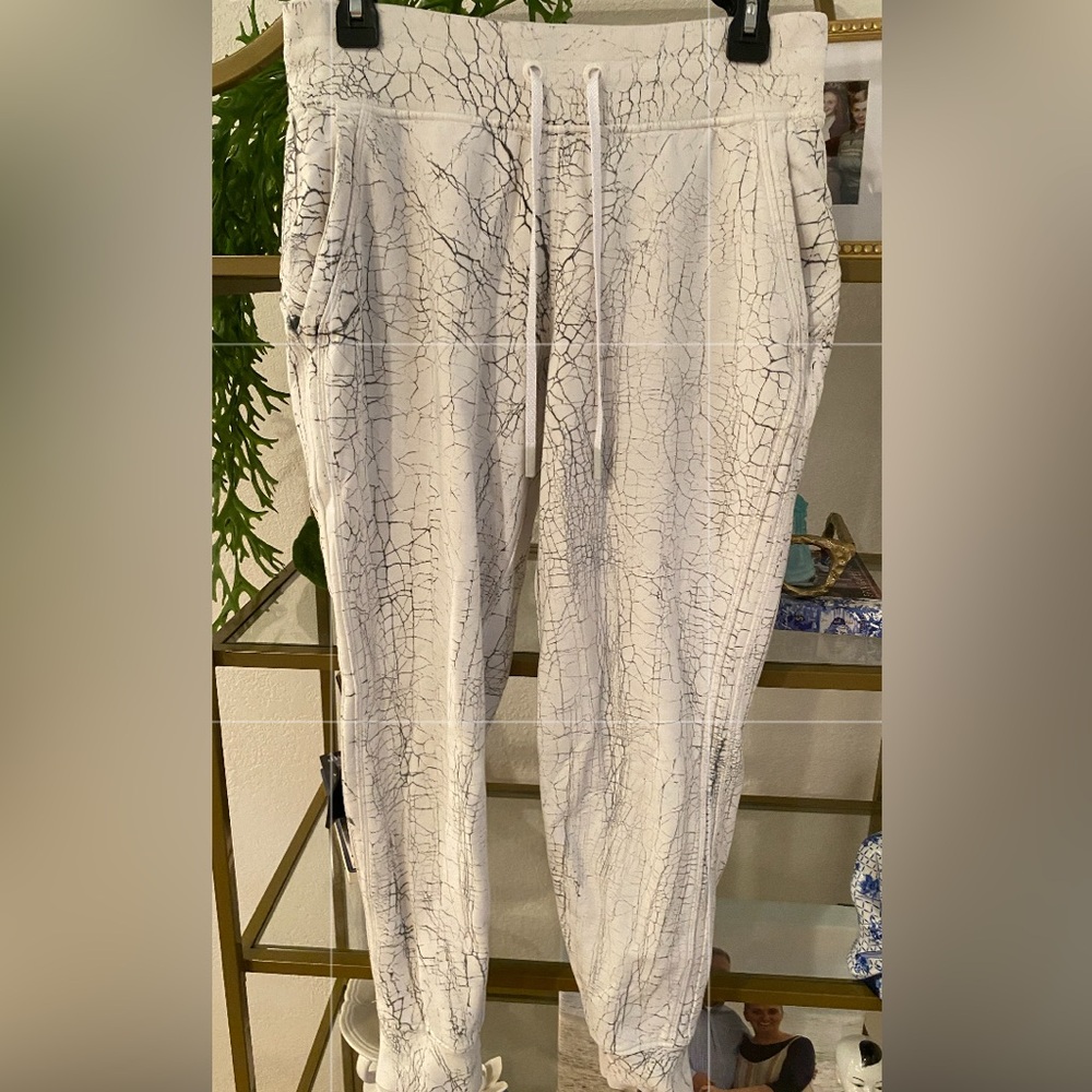 Lululemon warm down jogger style gray/black  off white sz 8 pre-worn